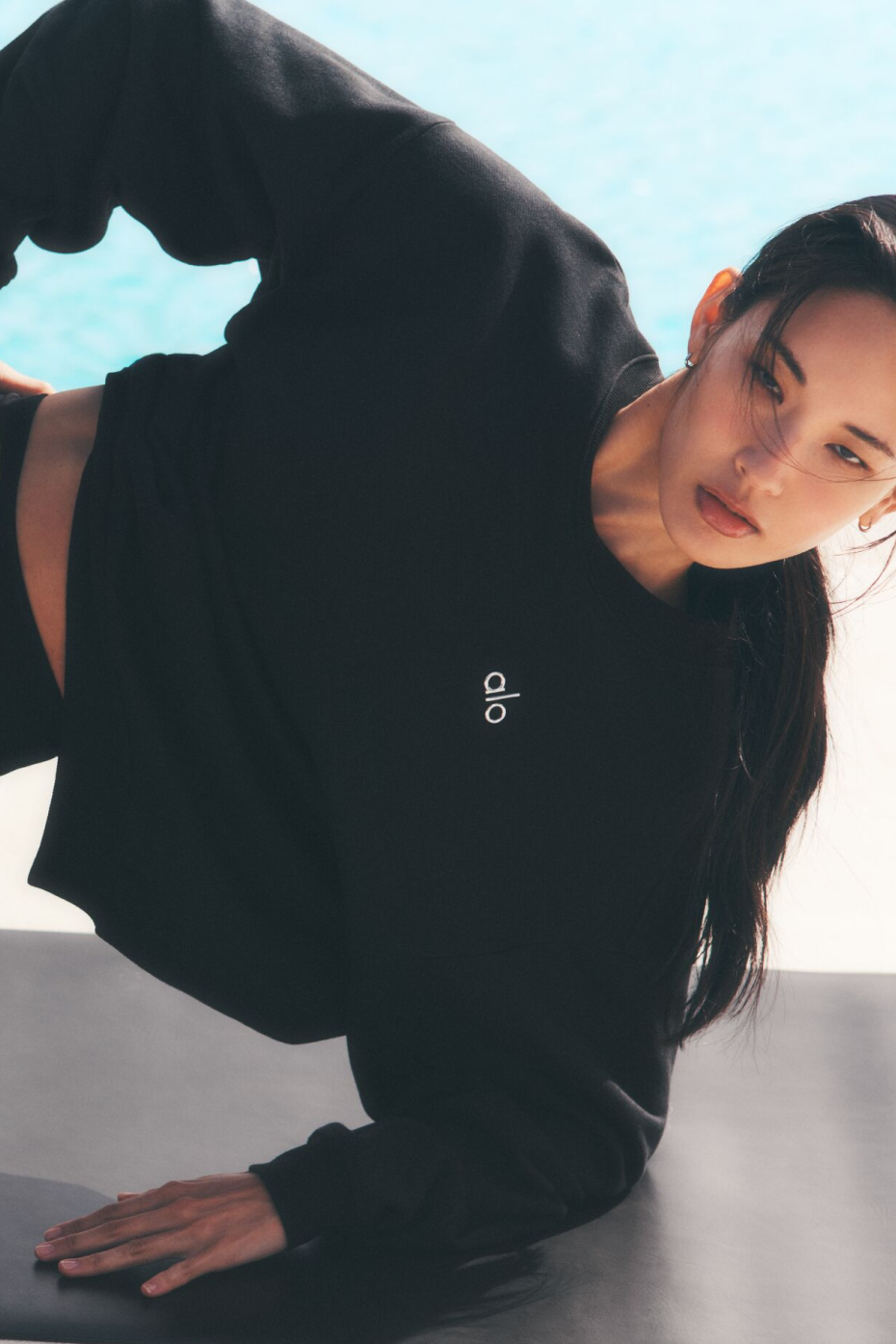 Accolade Crew Neck Pullover - Black