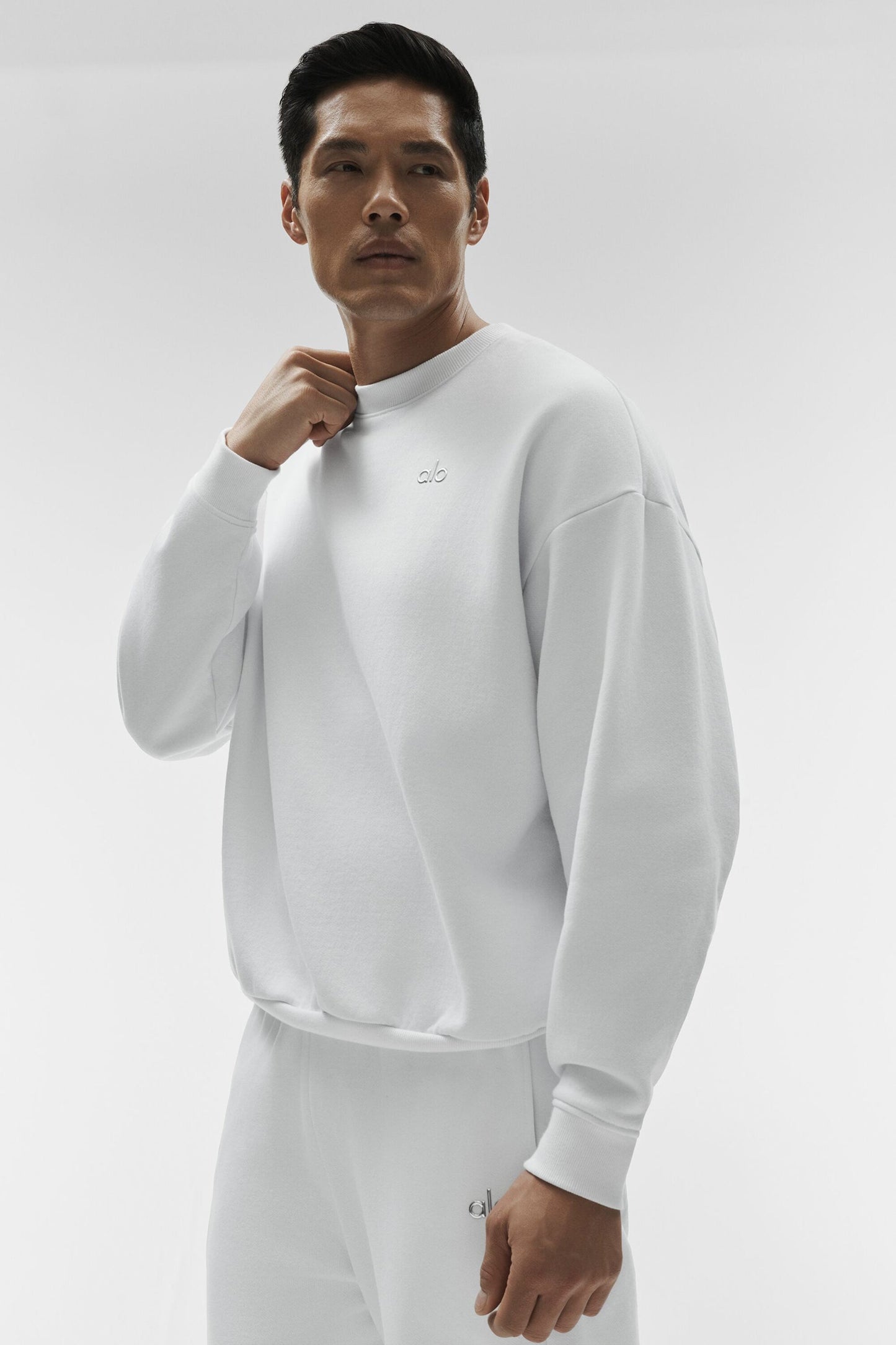 Accolade Crew Neck Pullover - White
