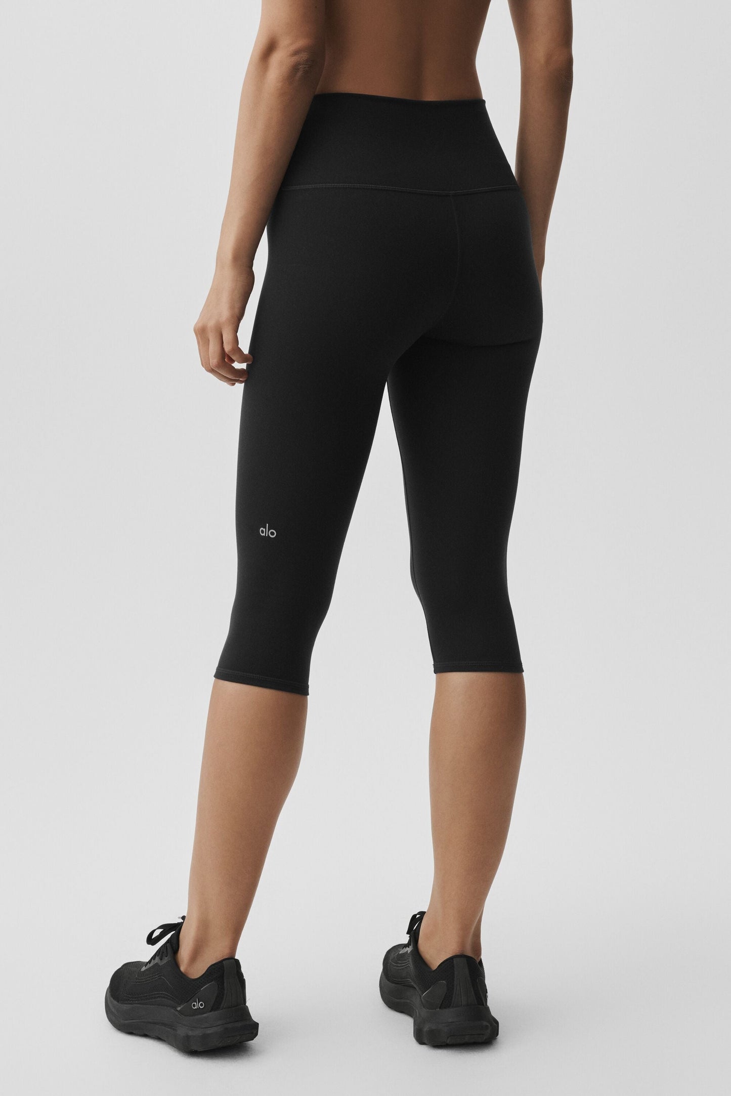 16" High-Waist Airbrush Capri - Black